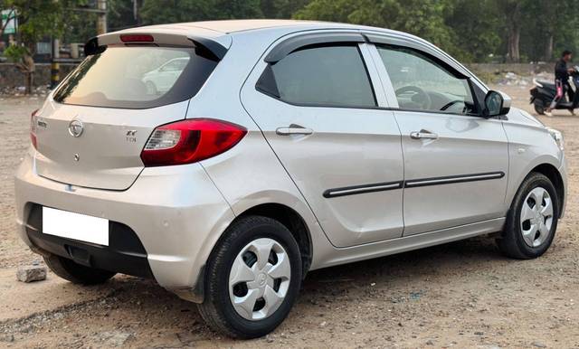 https://images10.gaadi.com/usedcar_image/4566811/original/processed_085d160d32a3d09b500c4262937314e4.jpg?imwidth=6402
