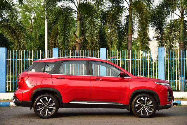 https://images10.gaadi.com/usedcar_image/4566813/original/02c9845acc104cf773f6014846a296a5.jpg?imwidth=6401