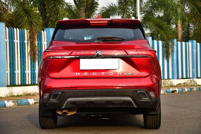 https://images10.gaadi.com/usedcar_image/4566813/original/processed_2693b639ccee3dbfdf9c560bdbf1763b.jpg?imwidth=6402