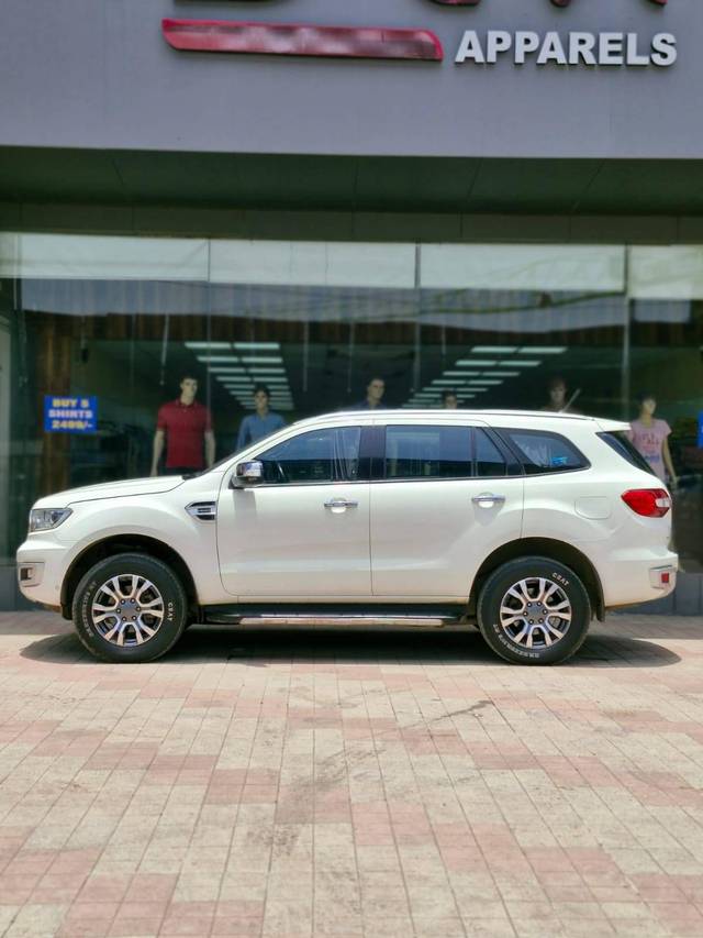 https://images10.gaadi.com/usedcar_image/4566815/original/processed_e3100bf721436601609440f5469ea2db.jpg?imwidth=6401