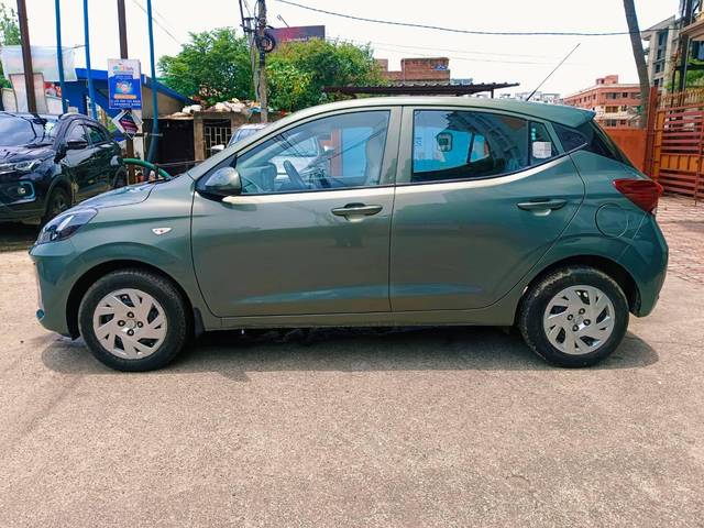 https://images10.gaadi.com/usedcar_image/4566819/original/processed_d2fa029373873ac69daed2e0a98dd1ee.jpeg?imwidth=6402