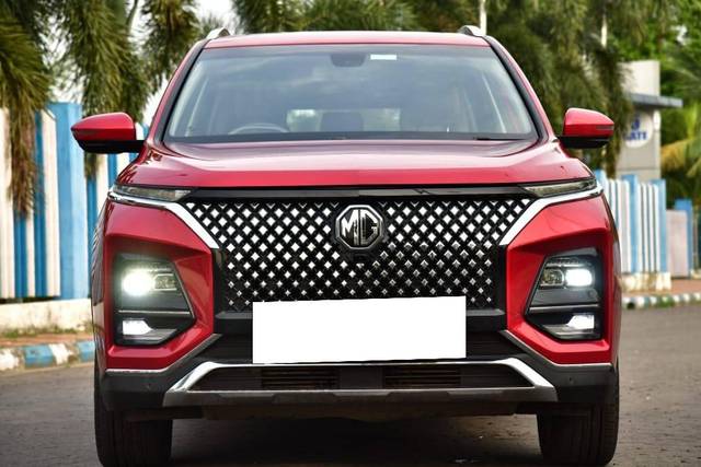 https://images10.gaadi.com/usedcar_image/4566825/original/processed_e2e0b42ab38f9869ef2e9d06a07bd63d.jpg?imwidth=6400