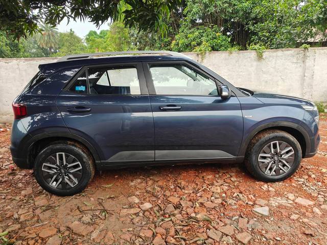 https://images10.gaadi.com/usedcar_image/4566840/original/processed_cf080a69c721b5b3fb87c78e3d85e7a4.jpg?imwidth=6401