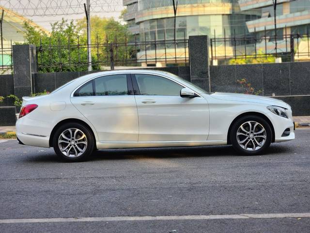 https://images10.gaadi.com/usedcar_image/4566848/original/fc581fa091bc7322285efc5c3ec17210.jpg?imwidth=6401
