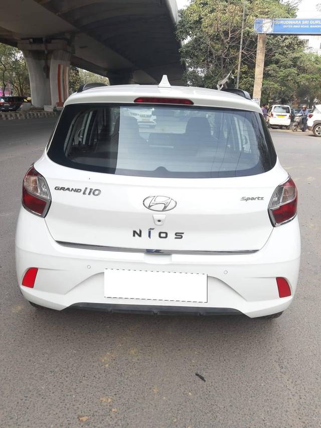 https://images10.gaadi.com/usedcar_image/4566852/original/processed_9f1c5c43-f724-4148-8b4e-b6eabb745c2d.jpg?imwidth=6402