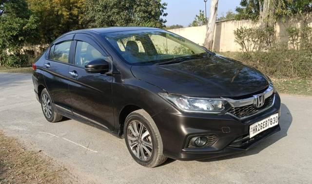 https://images10.gaadi.com/usedcar_image/4566877/original/1992bc3d-85cb-45e2-9a22-98e78cc06258.jpg?imwidth=6400