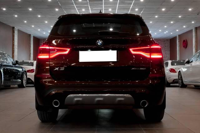 https://images10.gaadi.com/usedcar_image/4566911/original/processed_8b378a51ad715d69c573e312db6ba8d1.jpg?imwidth=6402