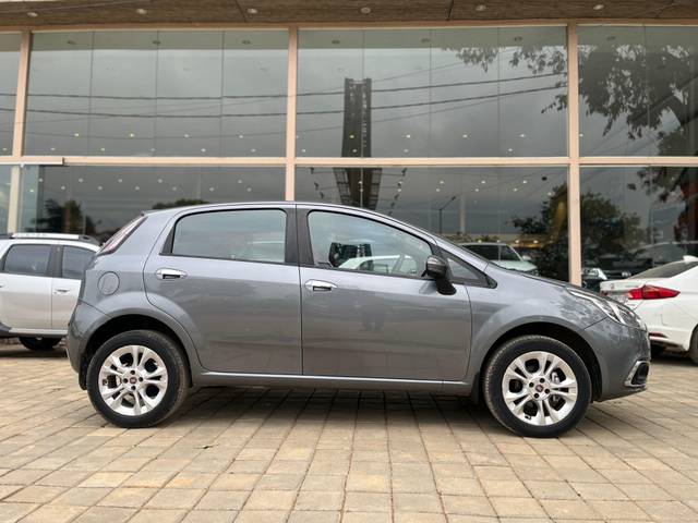 https://images10.gaadi.com/usedcar_image/4566919/original/d368ec5ccab06271ddcc383e423d9d99.jpg?imwidth=6401