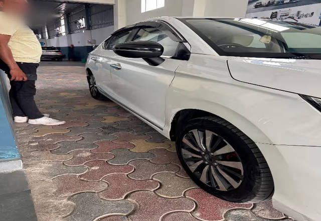 https://images10.gaadi.com/usedcar_image/4566929/original/bf1575f1-2474-4a52-a64e-728462f34e69.?imwidth=6401