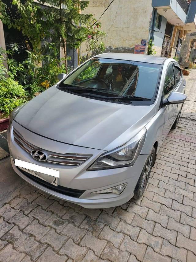 https://images10.gaadi.com/usedcar_image/4566950/original/processed_6b1a15ef-838d-4ff8-a084-a8892897d9b5.jpg?imwidth=6400