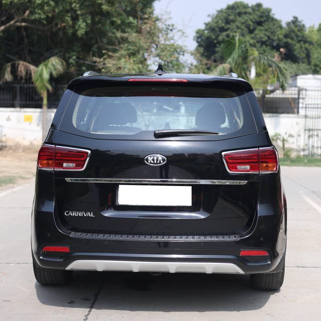 https://images10.gaadi.com/usedcar_image/4566968/original/processed_d0dd701e-0a1c-46d9-b5c7-48474098078d.jpg?imwidth=6402