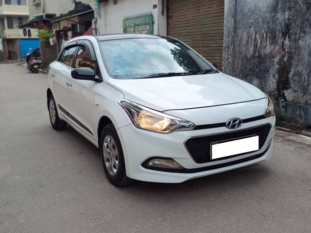 https://images10.gaadi.com/usedcar_image/4566972/original/processed_42f8311e4efb73d8ff9fd0452cd6f4f7.jpg?imwidth=6400