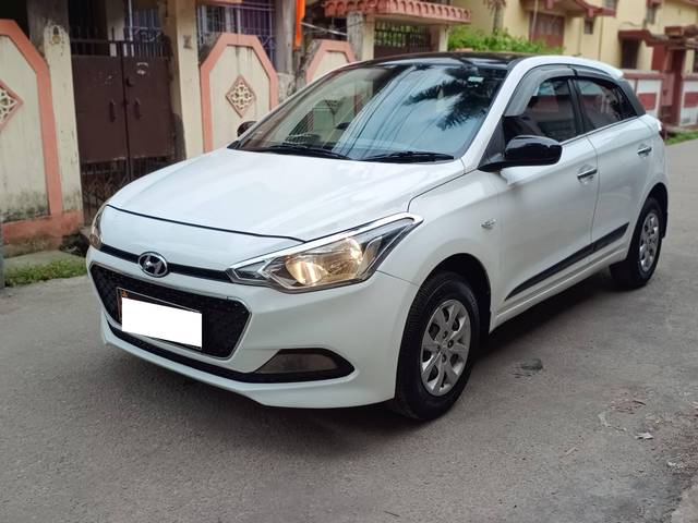https://images10.gaadi.com/usedcar_image/4566972/original/processed_c1dbd94b14a2faa8eb6873043d7b0712.jpg?imwidth=6402
