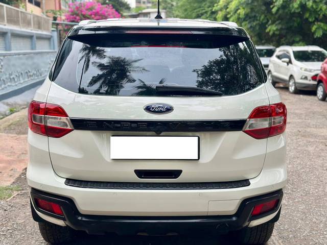 https://images10.gaadi.com/usedcar_image/4566980/original/processed_687ba2708f5e6159f133824ed4a2835d.jpg?imwidth=6402