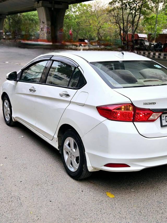 https://images10.gaadi.com/usedcar_image/4566982/original/processed_5ba4d21d-9bcc-4254-8b4b-172f2ae338b4.jpg?imwidth=6402