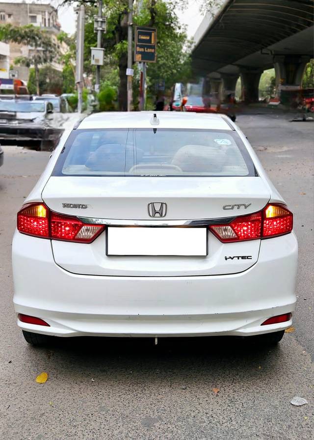 https://images10.gaadi.com/usedcar_image/4566982/original/processed_f119b563-e1db-4c0e-bf9c-f5c784297b50.jpg?imwidth=6401