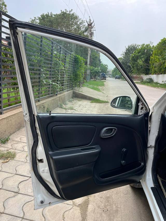 https://images10.gaadi.com/usedcar_image/4566984/original/df407350e7418ca715dc59fc69d42cbb.jpg?imwidth=6400