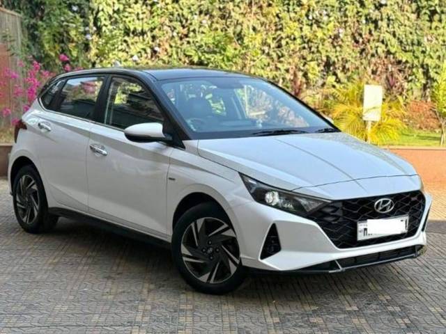 https://images10.gaadi.com/usedcar_image/4566991/original/processed_b9c22623c479cbd24bb4ad9bf825f13d.jpeg?imwidth=6400