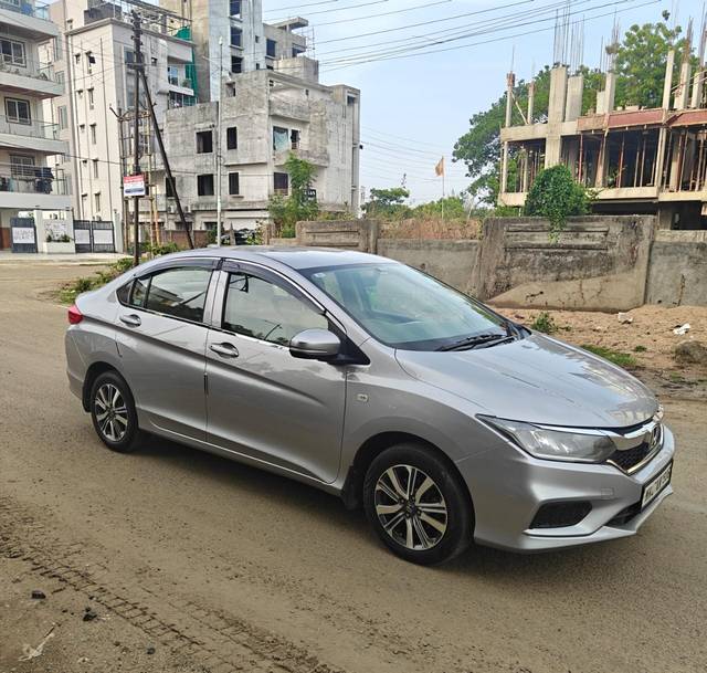 https://images10.gaadi.com/usedcar_image/4567012/original/ee8d32d4ea528ab757eefc2989127556.jpg?imwidth=6400