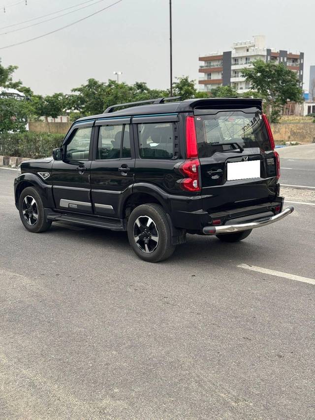 https://images10.gaadi.com/usedcar_image/4567015/original/processed_28a9cd35b15ed392795ad8067dc3adb8.jpg?imwidth=6402