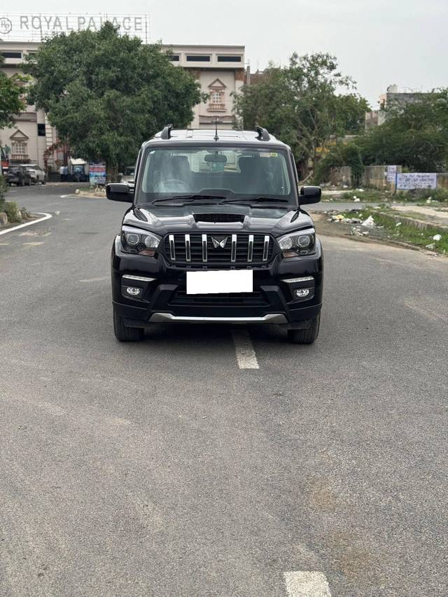 https://images10.gaadi.com/usedcar_image/4567015/original/processed_4d74586fd2b51c8359de9b26a2cbd195.jpg?imwidth=6401