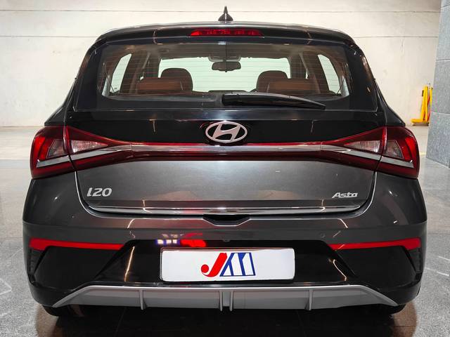 https://images10.gaadi.com/usedcar_image/4567024/original/processed_3f5d48b2658d8c466a3f447bac5ffbe2.jpg?imwidth=6402