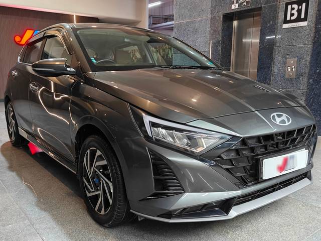 https://images10.gaadi.com/usedcar_image/4567024/original/processed_8c4bde56d146689bdd1b1cfec9af4027.jpg?imwidth=6400