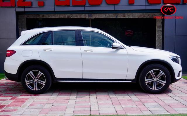https://images10.gaadi.com/usedcar_image/4567028/original/processed_ecf54b6e707419507243c64c2df2f8ab.jpg?imwidth=6401
