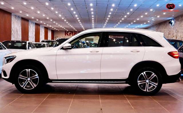 https://images10.gaadi.com/usedcar_image/4567031/original/processed_e1e88ddfba649b3da764321bd9db63b6.jpg?imwidth=6402