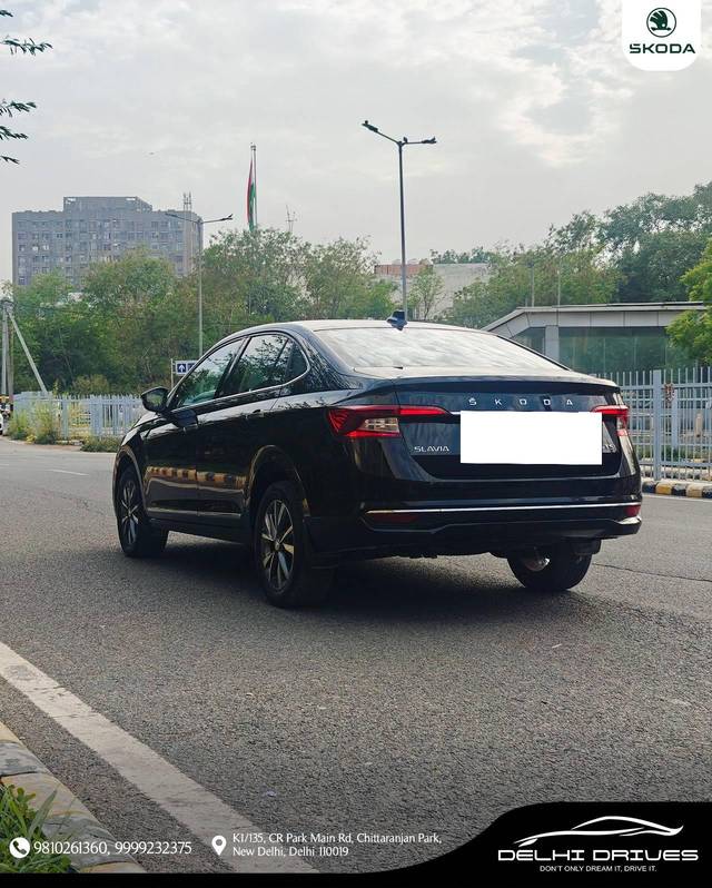 https://images10.gaadi.com/usedcar_image/4567033/original/processed_e7ed54b7a942462b4090f266d6a2d7a8.jpeg?imwidth=6401