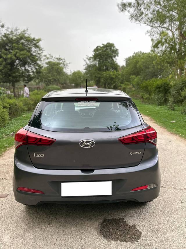 https://images10.gaadi.com/usedcar_image/4567036/original/processed_d7b0b7cb-12e4-4cb2-bc93-ec9d62199ee0.jpg?imwidth=6401