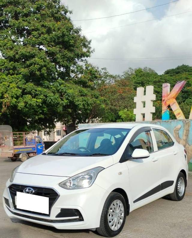https://images10.gaadi.com/usedcar_image/4567047/original/processed_554ade4a4758bdb9167fd47ba7a378fc.jpg?imwidth=6402