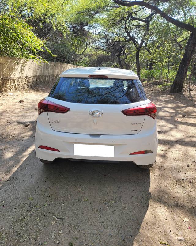 https://images10.gaadi.com/usedcar_image/4567139/original/processed_b47279683ef94fa1e646c3352d30e96f.jpg?imwidth=6401