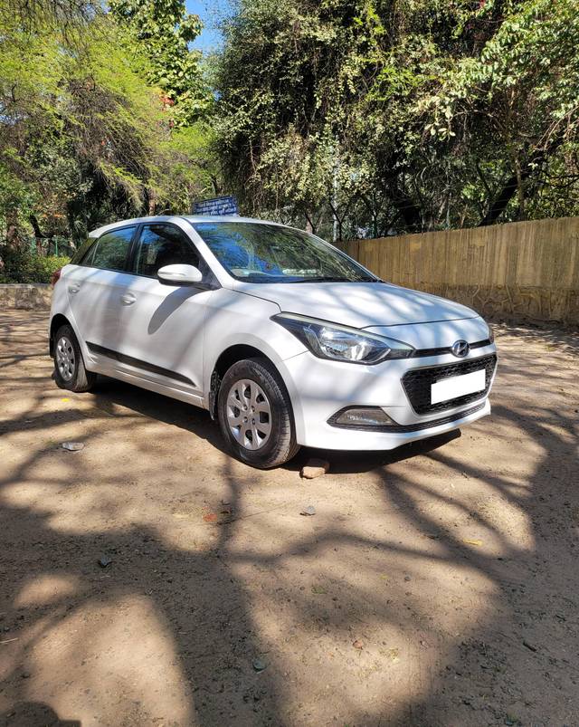 https://images10.gaadi.com/usedcar_image/4567139/original/processed_bb1b9095f3f1f0a23baae562de65c536.jpg?imwidth=6400