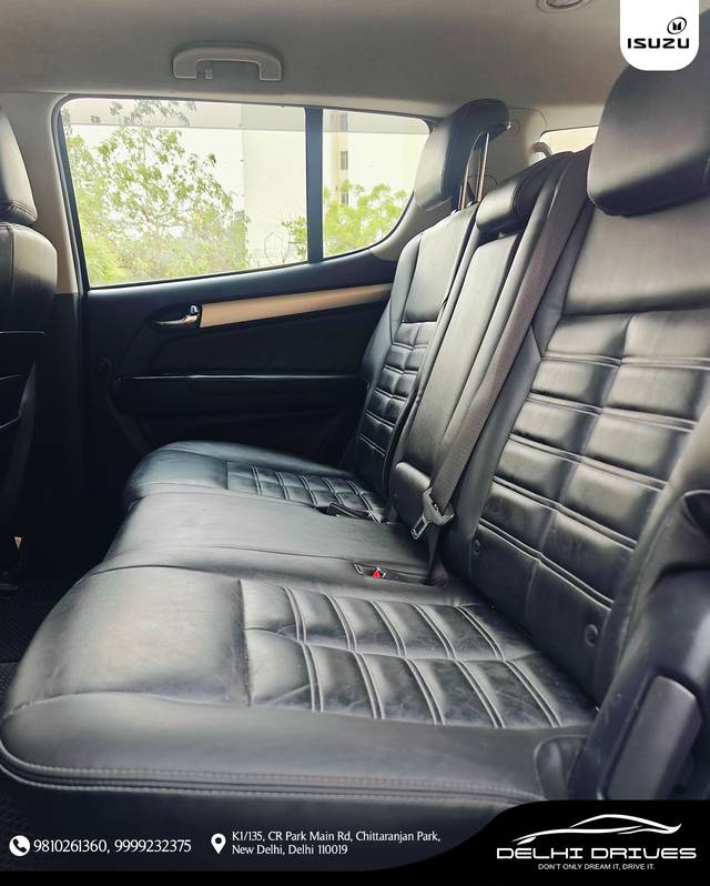https://images10.gaadi.com/usedcar_image/4567149/original/4db7323d65c65bb812cfb87bf7a22f9c.jpeg?imwidth=6402