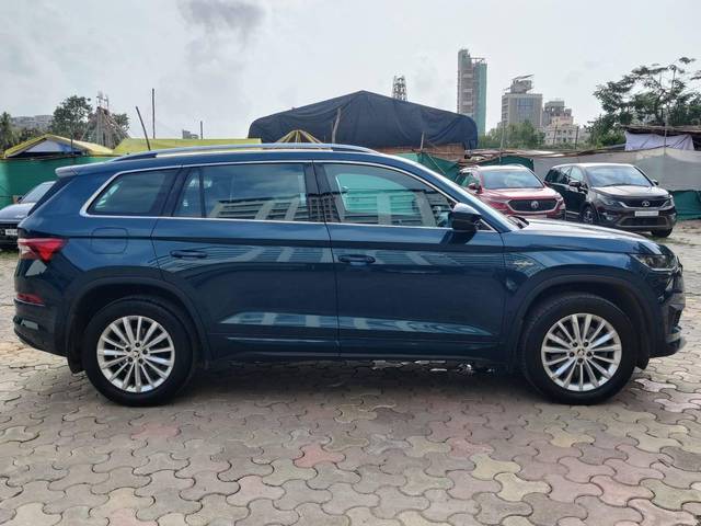 https://images10.gaadi.com/usedcar_image/4567178/original/processed_0f1cede74b9103b2b46bbb78a20a7f9e.jpeg?imwidth=6401