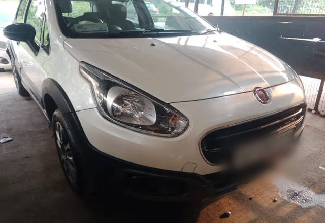 https://images10.gaadi.com/usedcar_image/4567220/original/e49ded28-4bca-4bf0-815b-5e7a4747675d.?imwidth=6401