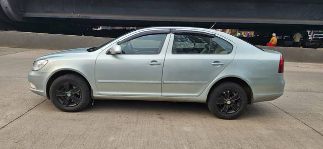 https://images10.gaadi.com/usedcar_image/4567240/original/5bd1557737e06ba98236515a621c9b06.jpeg?imwidth=6402