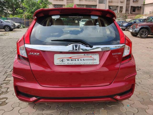https://images10.gaadi.com/usedcar_image/4567260/original/processed_702b2161a2d6c53c29a623e43857af5e.jpeg?imwidth=6402