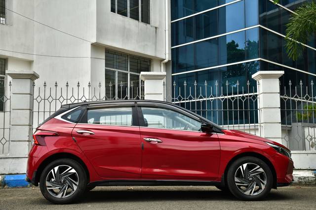 https://images10.gaadi.com/usedcar_image/4567274/original/718e03db4ca8e4b7316efffa58c4dfdc.jpg?imwidth=6401