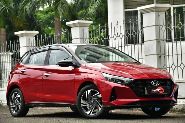https://images10.gaadi.com/usedcar_image/4567274/original/processed_caab4b8169ea2b2b6cf5c70f2a49a9c5.jpg?imwidth=6400