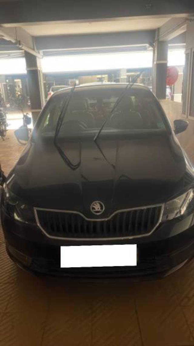 https://images10.gaadi.com/usedcar_image/4567279/original/processed_b6686e7c-d6aa-4a21-ac04-7d0f3854d65f.jpg?imwidth=6400