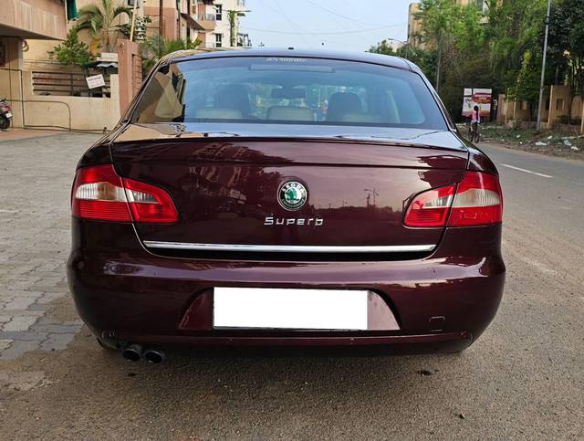 https://images10.gaadi.com/usedcar_image/4567289/original/processed_7df4093552cfe9e8d741426c74f2dd84.jpg?imwidth=6402
