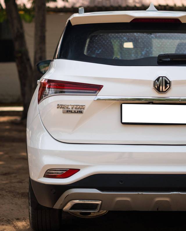 https://images10.gaadi.com/usedcar_image/4567294/original/processed_14e0273be734076c3a9630513d91bf91.jpg?imwidth=6402