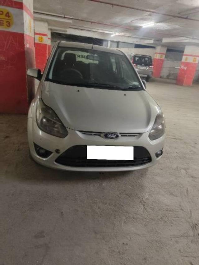 https://images10.gaadi.com/usedcar_image/4567296/original/processed_23768517-7952-4eed-b679-770eeaf02eeb.jpg?imwidth=6400