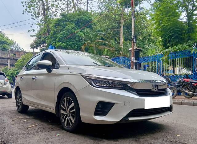 https://images10.gaadi.com/usedcar_image/4567347/original/processed_740c900566b65ec7993f381c68a31daf.jpg?imwidth=6400