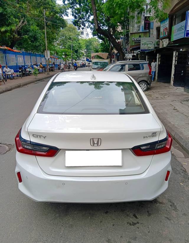https://images10.gaadi.com/usedcar_image/4567347/original/processed_c1376f4e09a858d5aa288c20a2bdd681.jpg?imwidth=6402