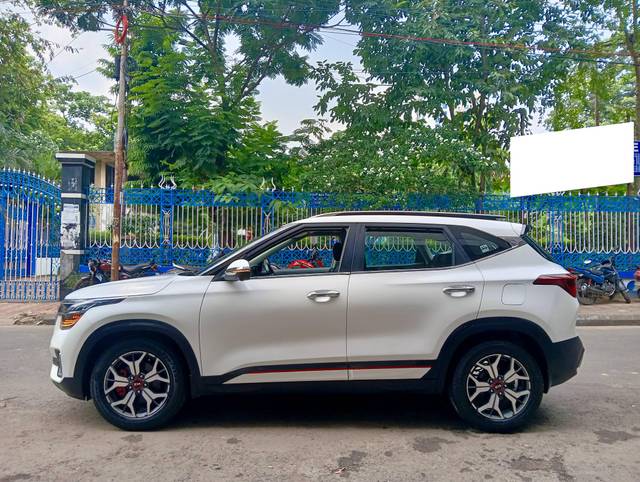 https://images10.gaadi.com/usedcar_image/4567357/original/processed_862ef062bba4fae4e6d6835b6fc8d725.jpg?imwidth=6402