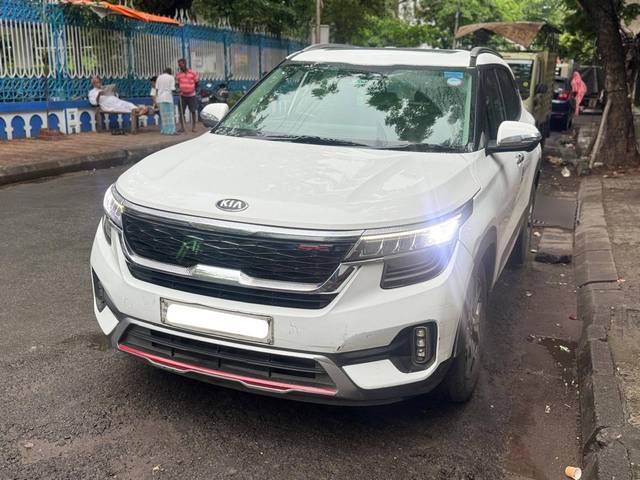 https://images10.gaadi.com/usedcar_image/4567357/original/processed_f7b016bb86433667a106a18103d19fe2.jpg?imwidth=6402