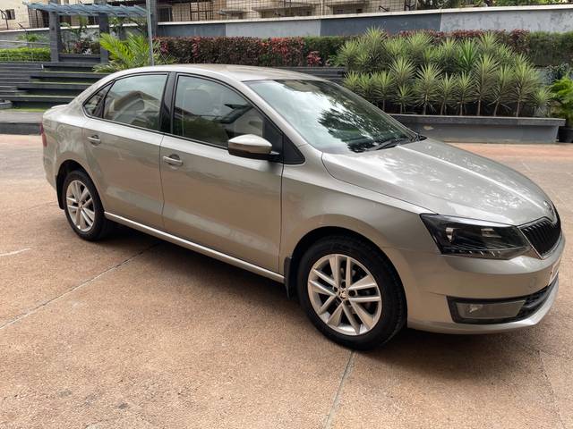 https://images10.gaadi.com/usedcar_image/4567391/original/aa70f697c791a983d53c799fd3098d1c.jpeg?imwidth=6400